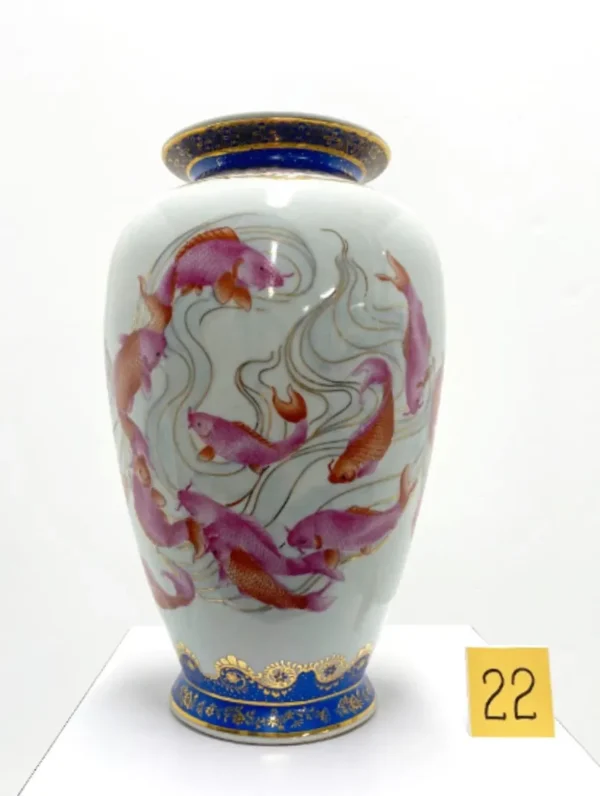 HK022 Hand painted Porcelain Vase with Fishes