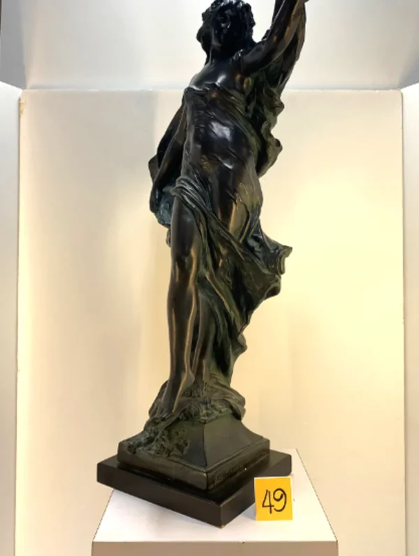 AP-049 Austin crafted sculpture of Lady